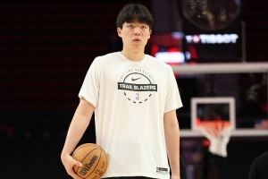 媒体人：杨瀚森慢慢来 得个七八九分 抢个四五个篮板就很好