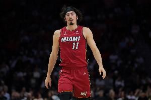 最佳第六人?哈克斯开赛至今场均18.8分6.3板4.3助 命中率68.9%